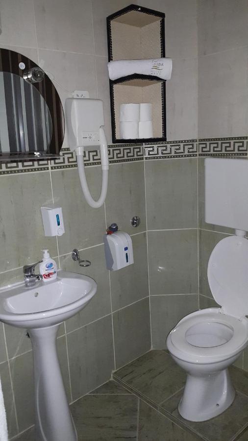 Apartmani Aida Ulcinj Esterno foto